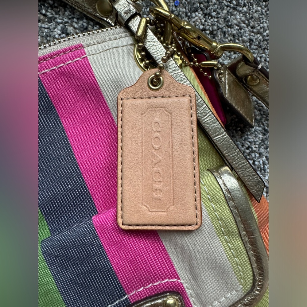 Brand new coach purse and wallet. wasn’t my style never used  no rips or marks